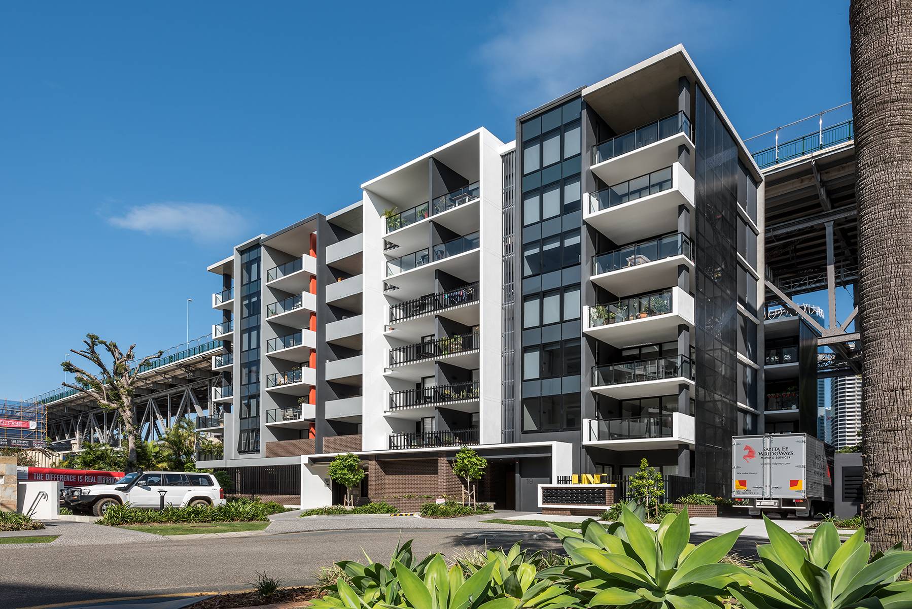 LouvreClad_LincApartments_QLD_LowRes_011_AWAITING-APPROVAL.jpg