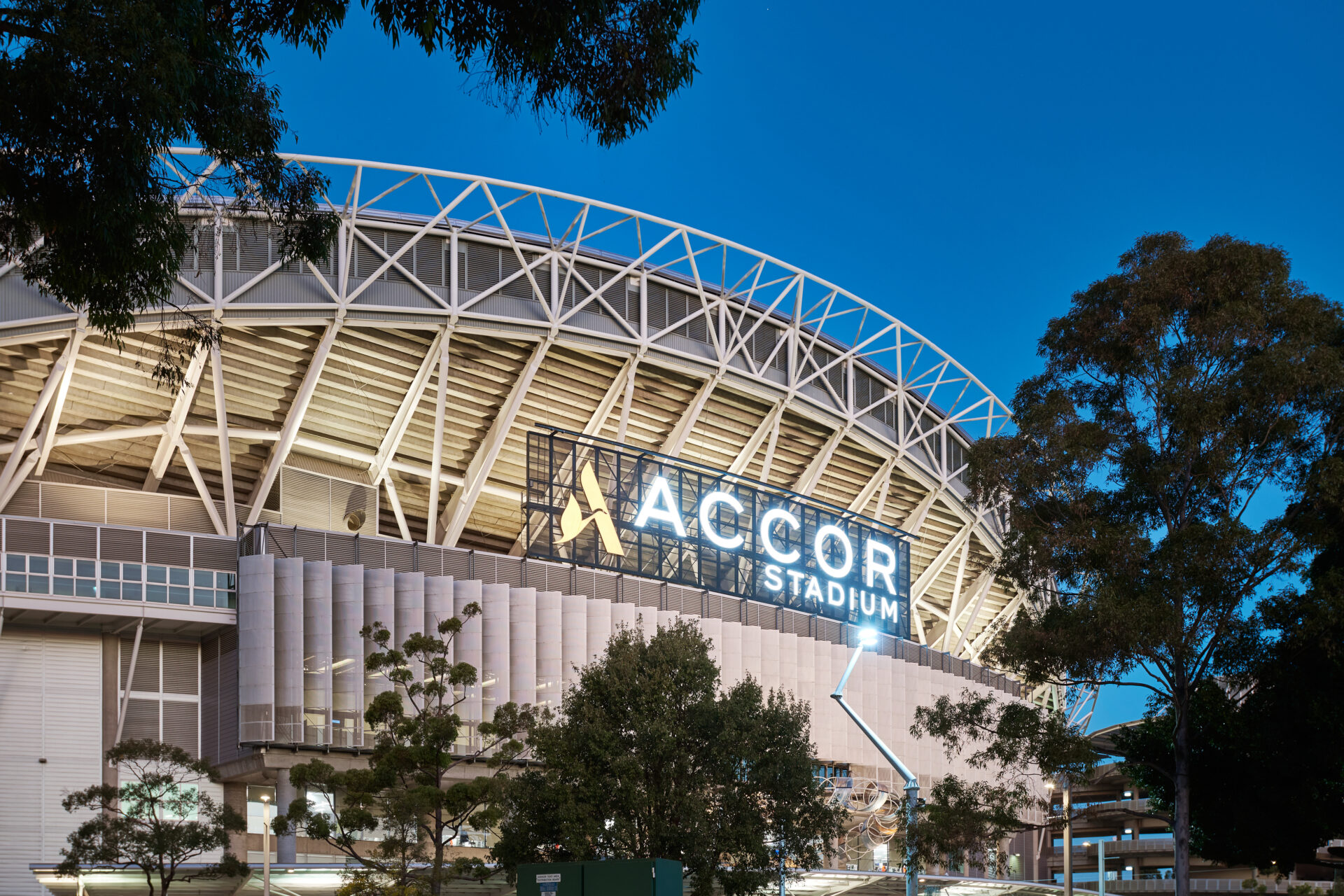 Metricon Stadium – Louvreclad